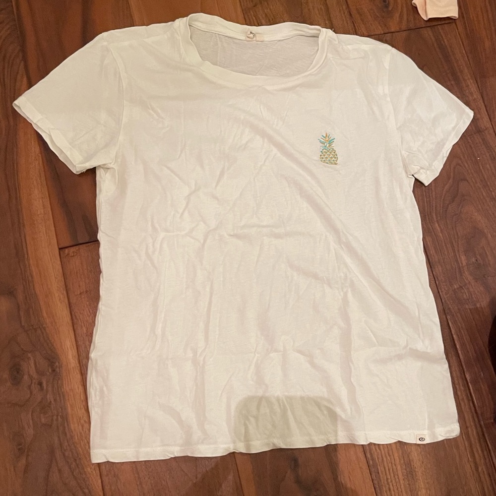 White beachy t